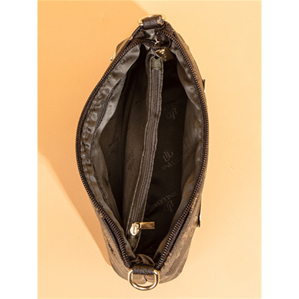 Elegant Swan Buckle Pleated Crossbody Bag