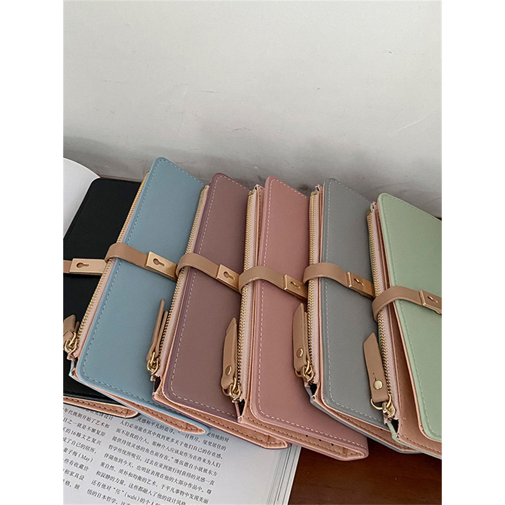 Keyhole Inspired Buckle Utility Leather Purse