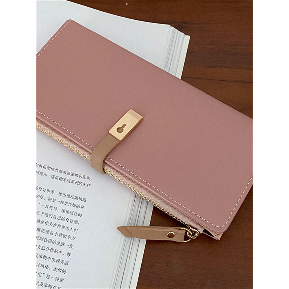 Keyhole Inspired Buckle Utility Leather Purse