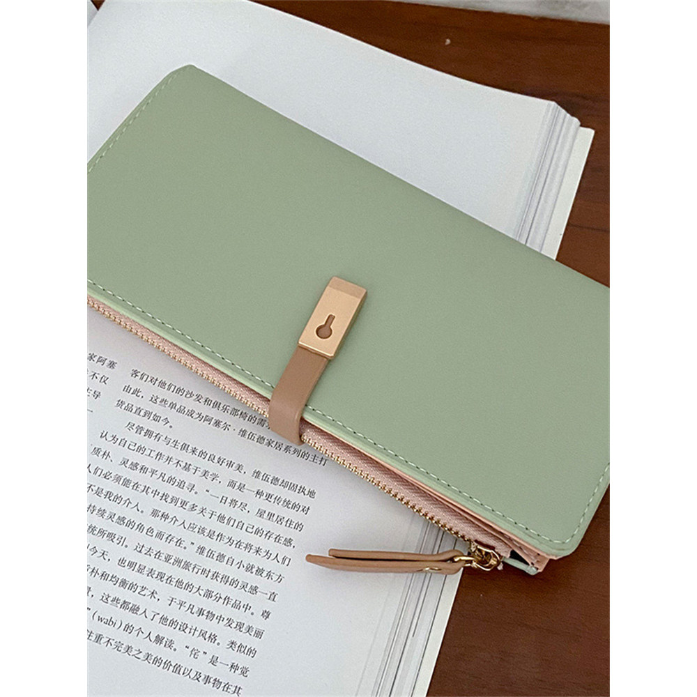 Keyhole Inspired Buckle Utility Leather Purse