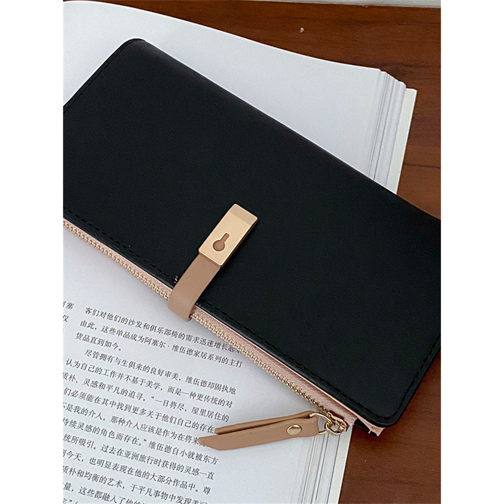 Keyhole Inspired Buckle Utility Leather Purse