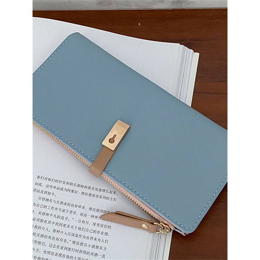 Keyhole Inspired Buckle Utility Leather Purse