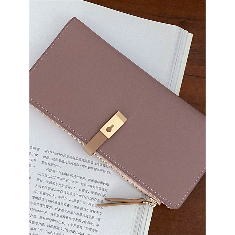 Keyhole Inspired Buckle Utility Leather Purse