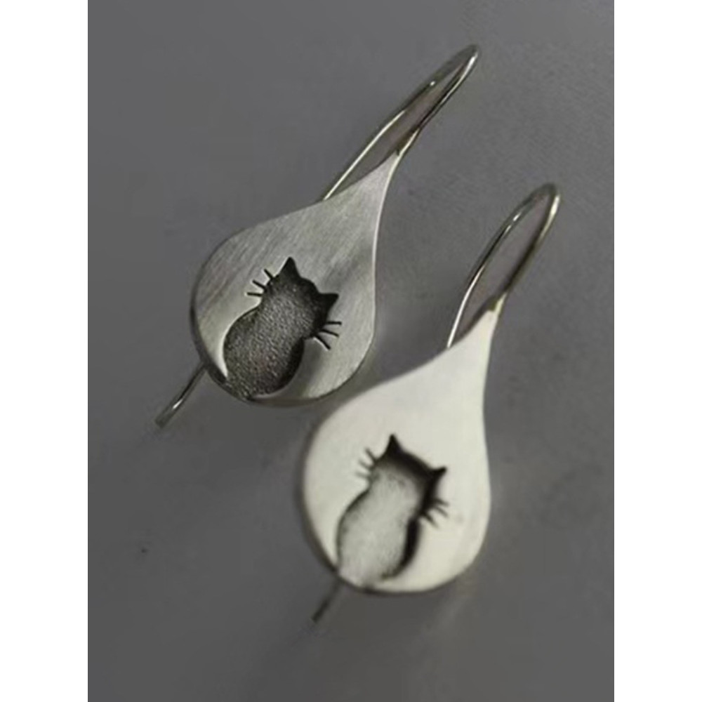 Lovely Cat Simple Carving Earrings