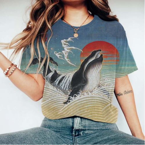 Women‘s Japanese Whale Art Round Neck T-Shirt