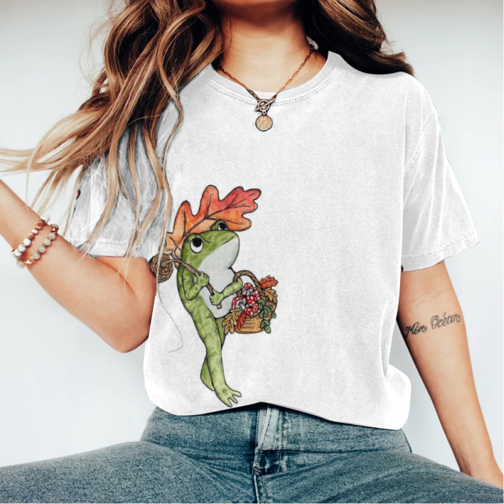 Funny Walking Frog Embroidery Pattern Cozy Vintage T-Shirt