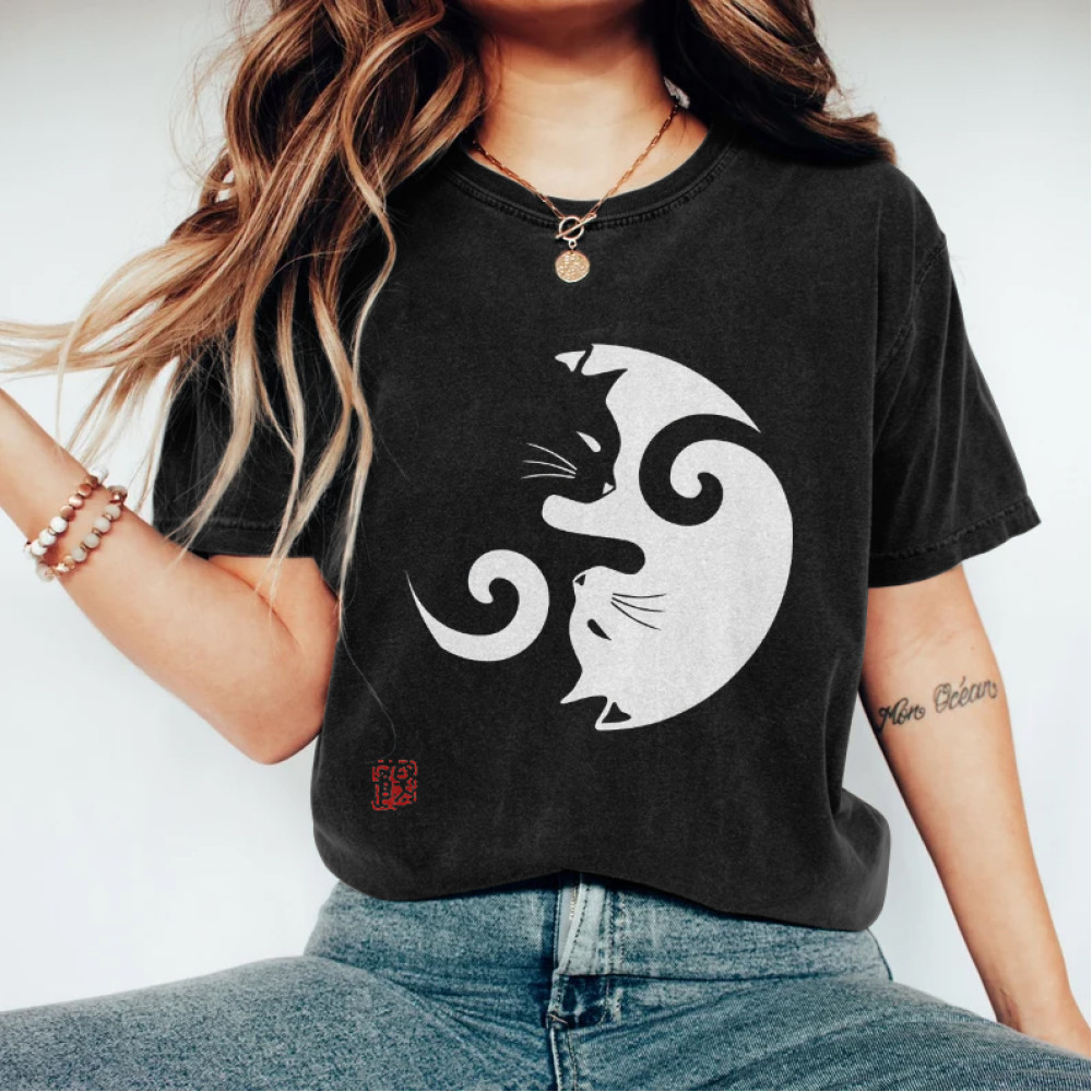 Abstract Creative Black And White Contrast Cute Cat Painting Art T-Shirt