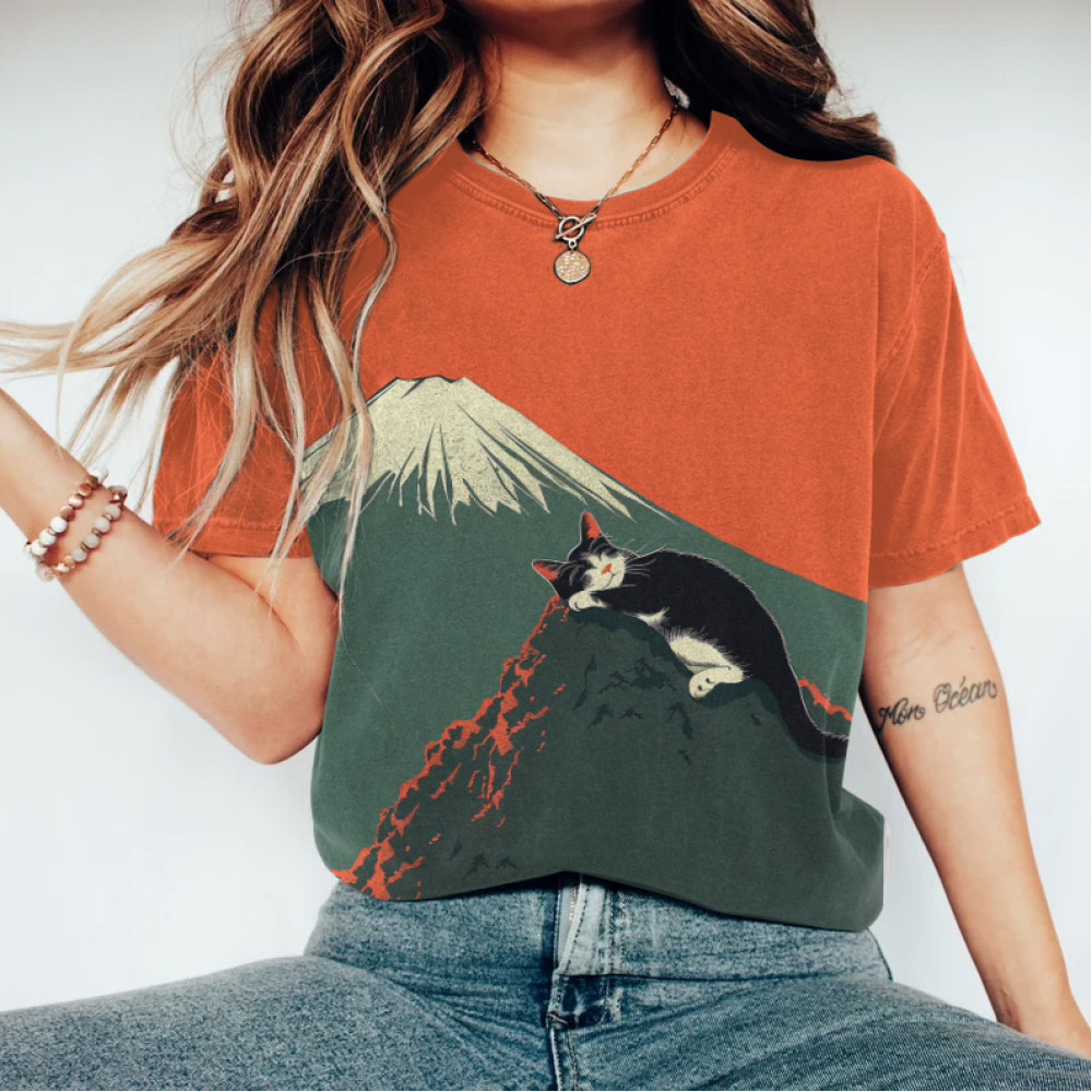 Abstract Creative Cute Cat Sleeping Next To Mount Fuji Painting Art T-Shirt