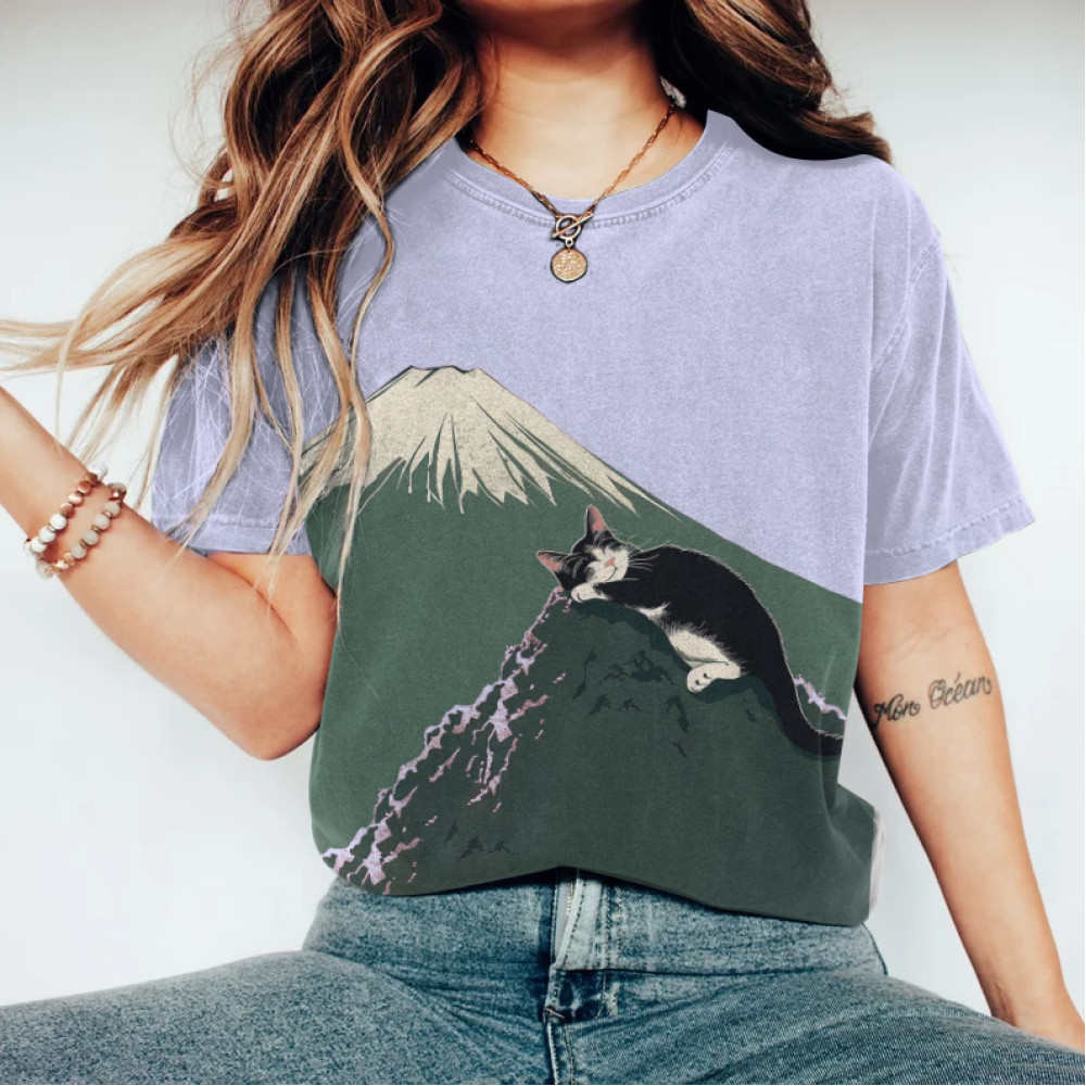 Abstract Creative Cute Cat Sleeping Next To Mount Fuji Painting Art T-Shirt