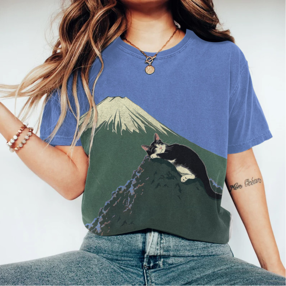 Abstract Creative Cute Cat Sleeping Next To Mount Fuji Painting Art T-Shirt