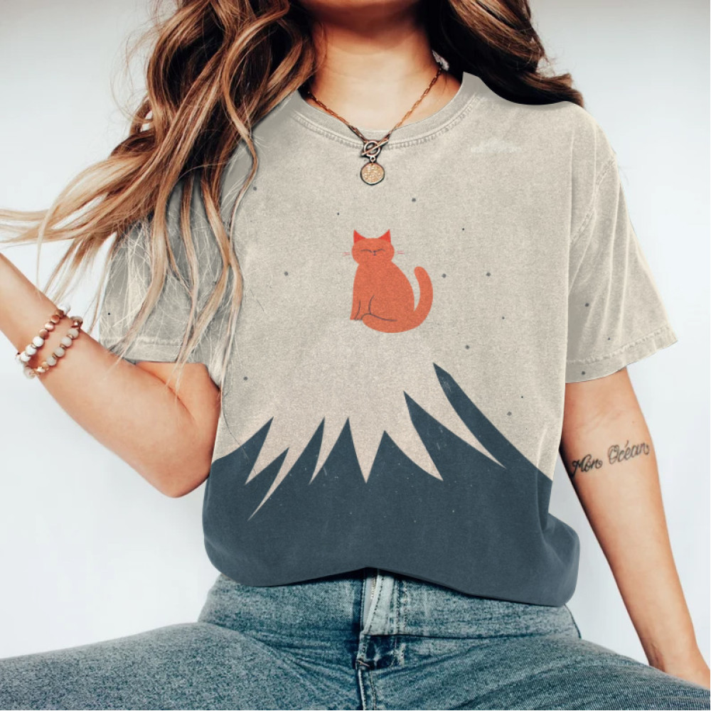 Abstract Creative Cute Cat Standing On Mount Fuji Painting Art T-Shirt