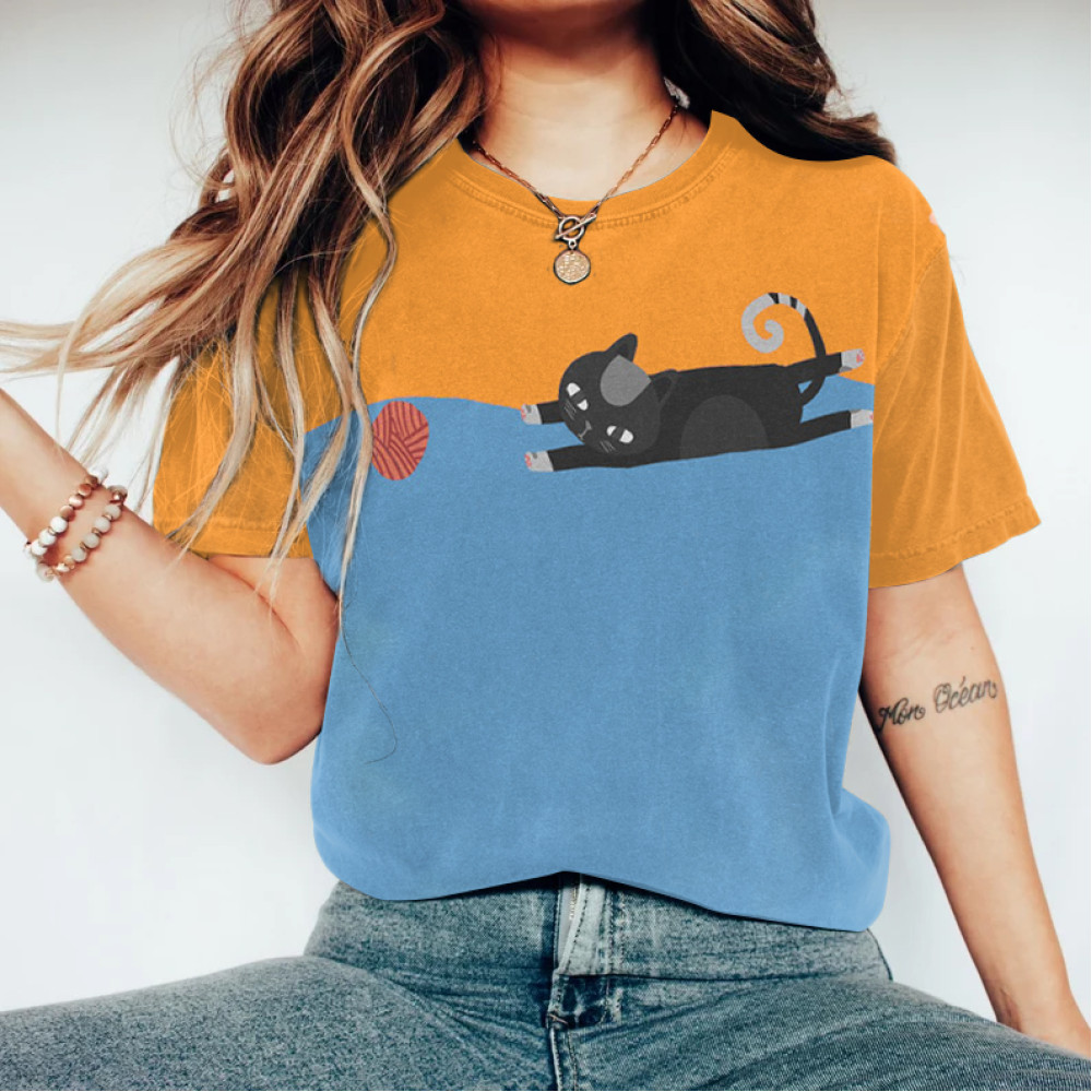 Abstract Creative Funny Cat Playing With Yarn Ball Art T-Shirt