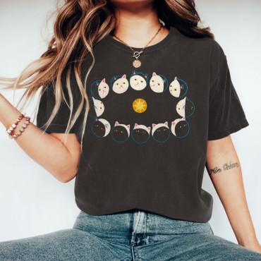 Abstract Retro Moon Eclipse Cute Cat Art T-Shirt