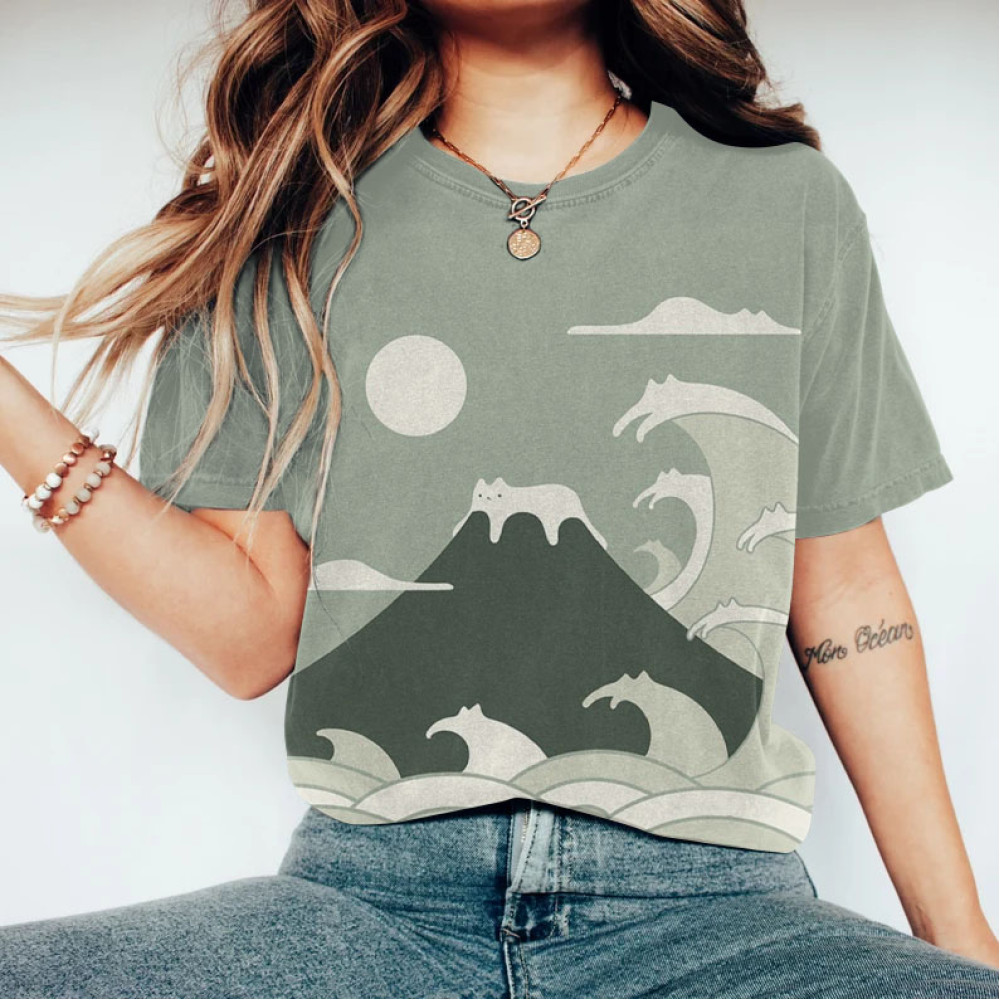 Cat Ocean Painting Art T-Shirt