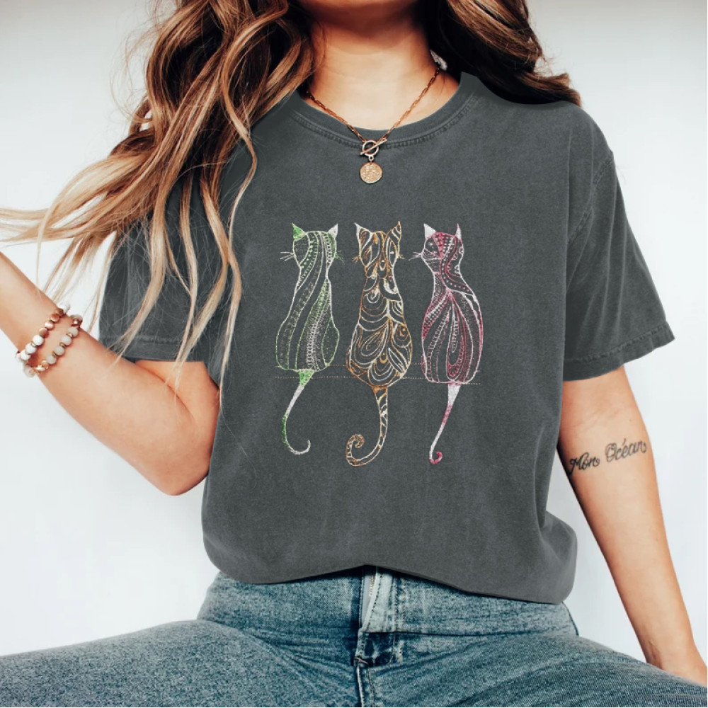 Vintage Embroidered Cat Art T-Shirt
