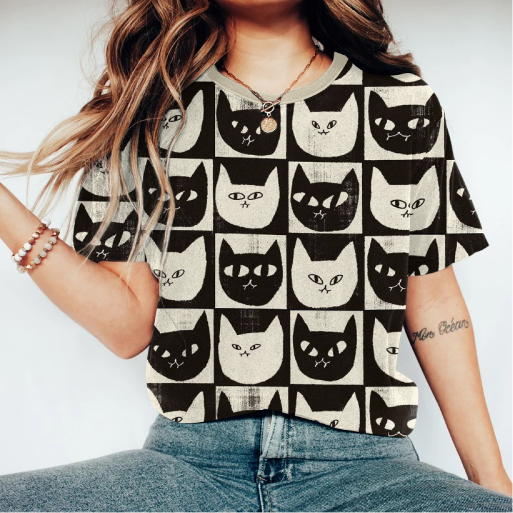 Women Japanese Cat Printed Round Neck T-Shirt