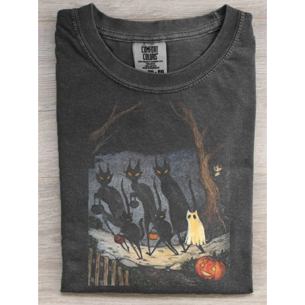 Black cat halloween T-Shirt
