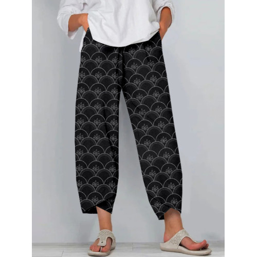 Clamshell Embroidery Art Cropped Casual Pants