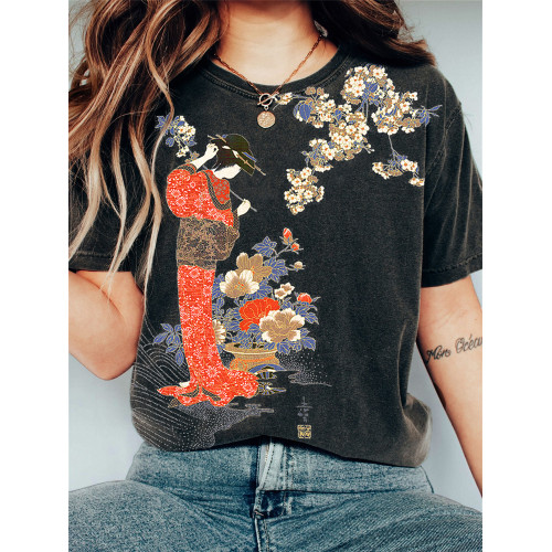 Elegant Japanese Geisha with Flowers Art Vintage T Shirt